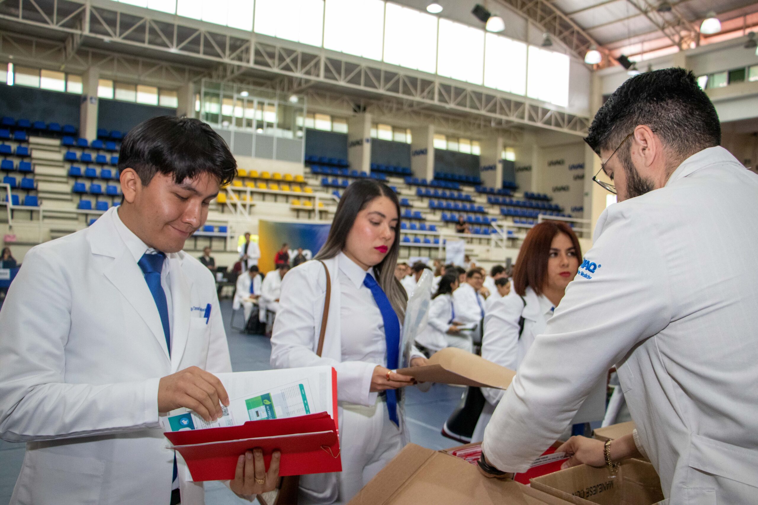 250710 Entrega de Plazas Salud-18