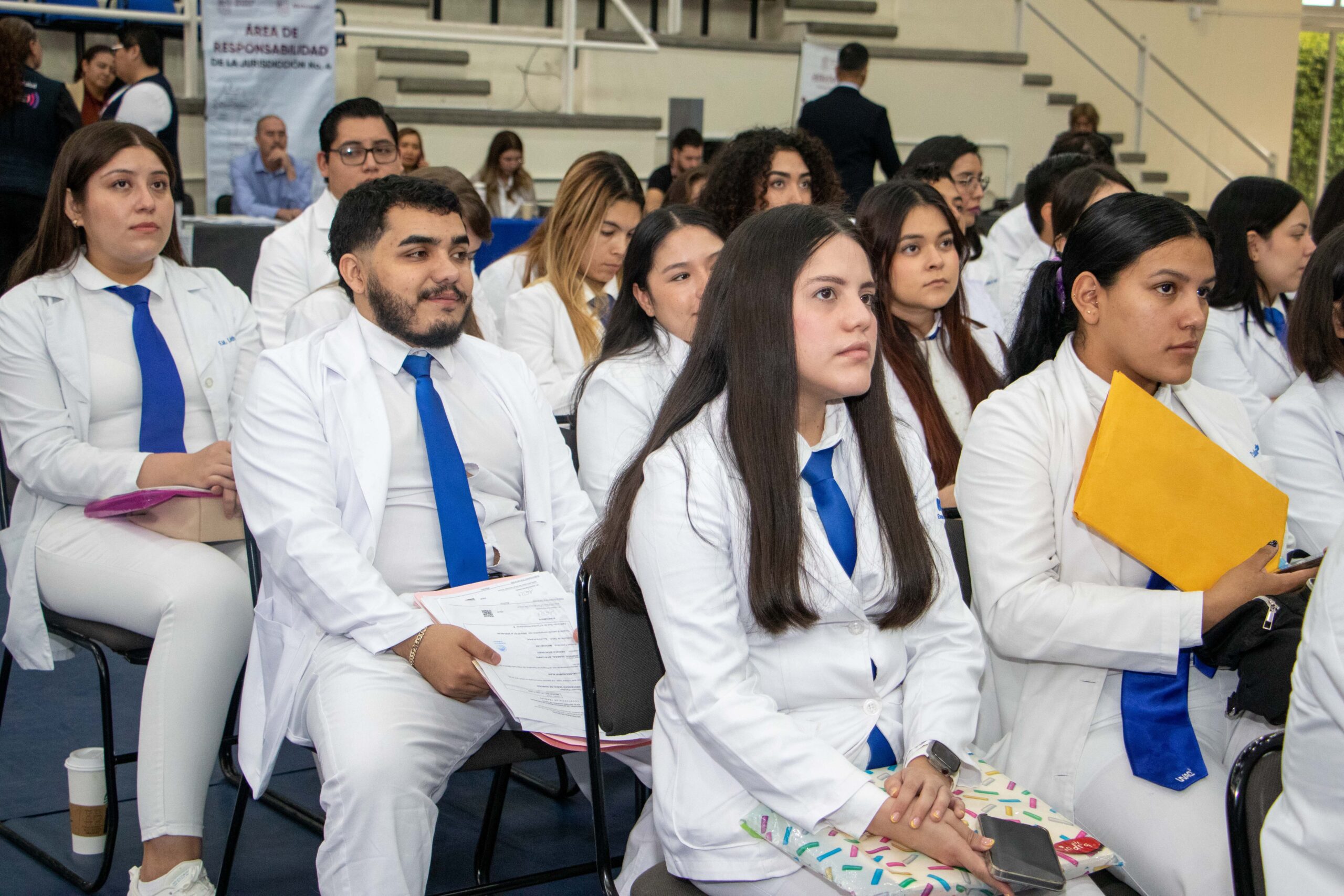 250710 Entrega de Plazas Salud-4