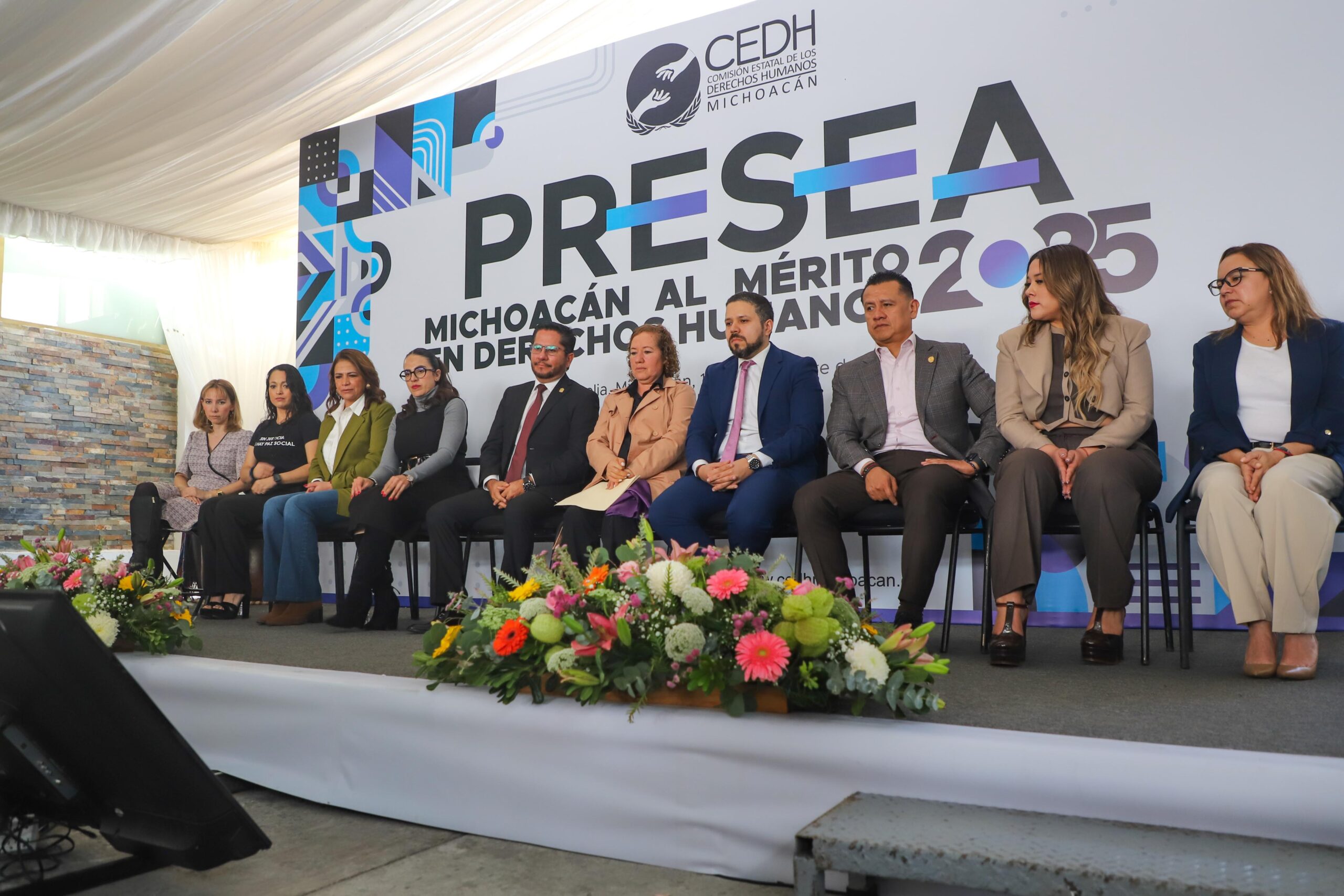 Rectora de la UVAQ asiste a la entrega de la Presea al Mérito en Derechos Humanos