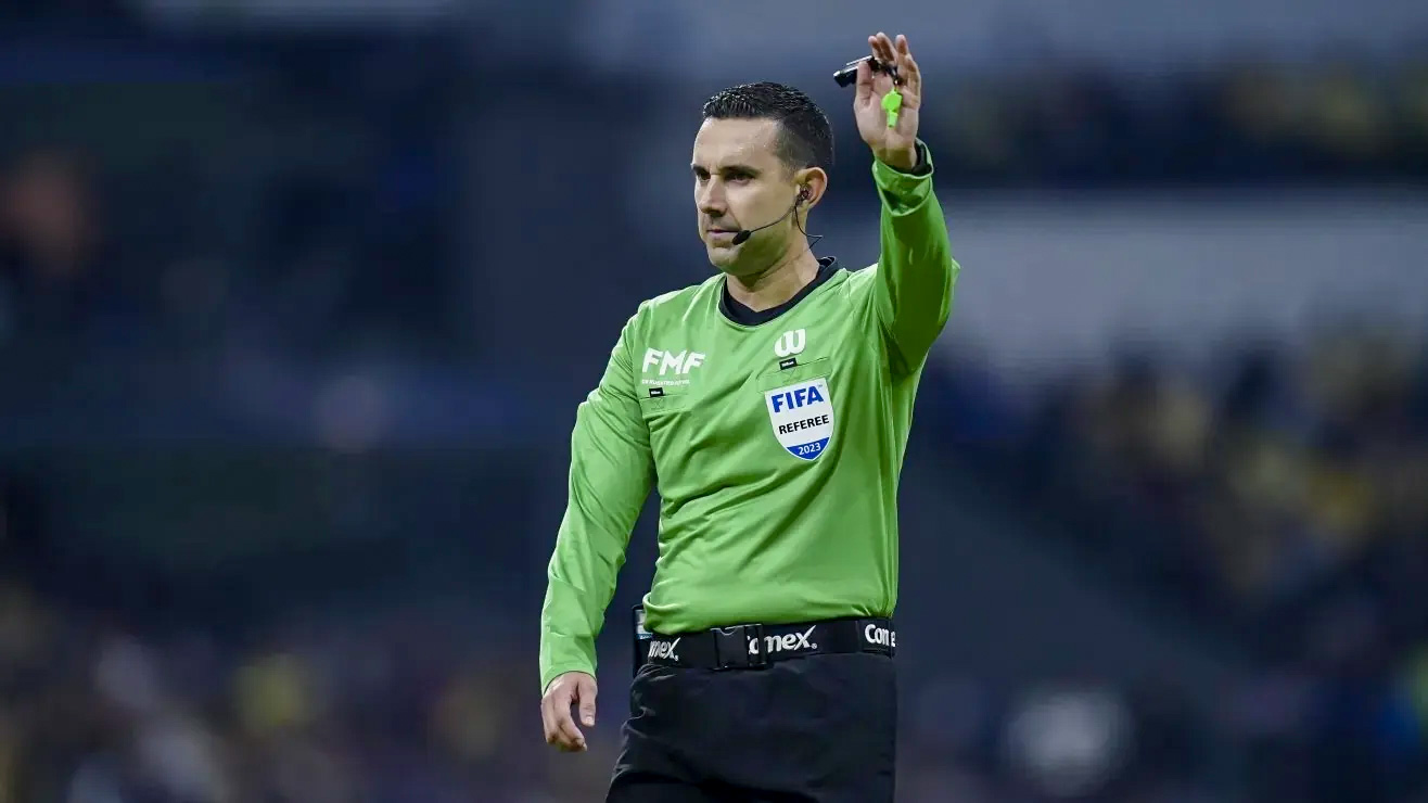 Árbitro internacional, César Arturo Ramos, recomienda perseverancia,  preparación y pasión para cumplir las metas