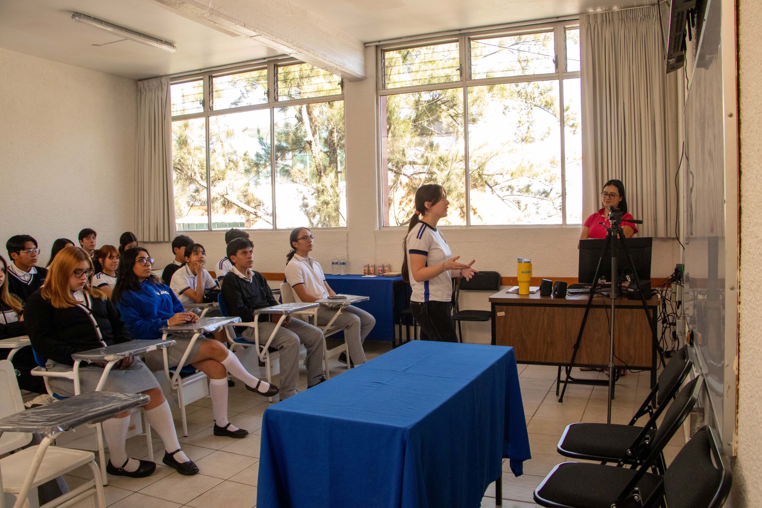 La CNEP evalúa a la Preparatoria Santo Tomás de la UVAQ, que busca nueva acreditación de calidad