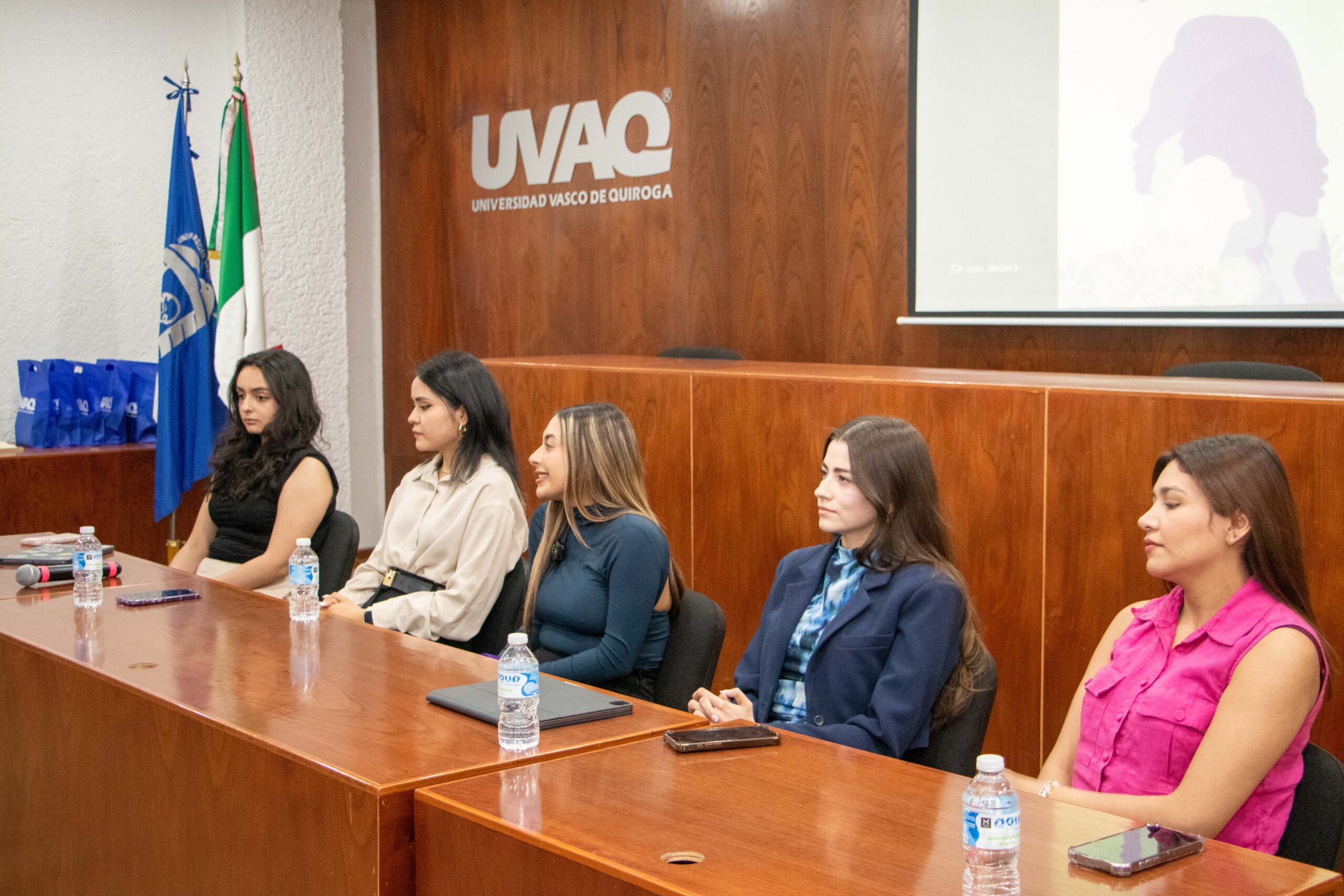 260306 PANEL MUJERES GRUPOS UNI-6