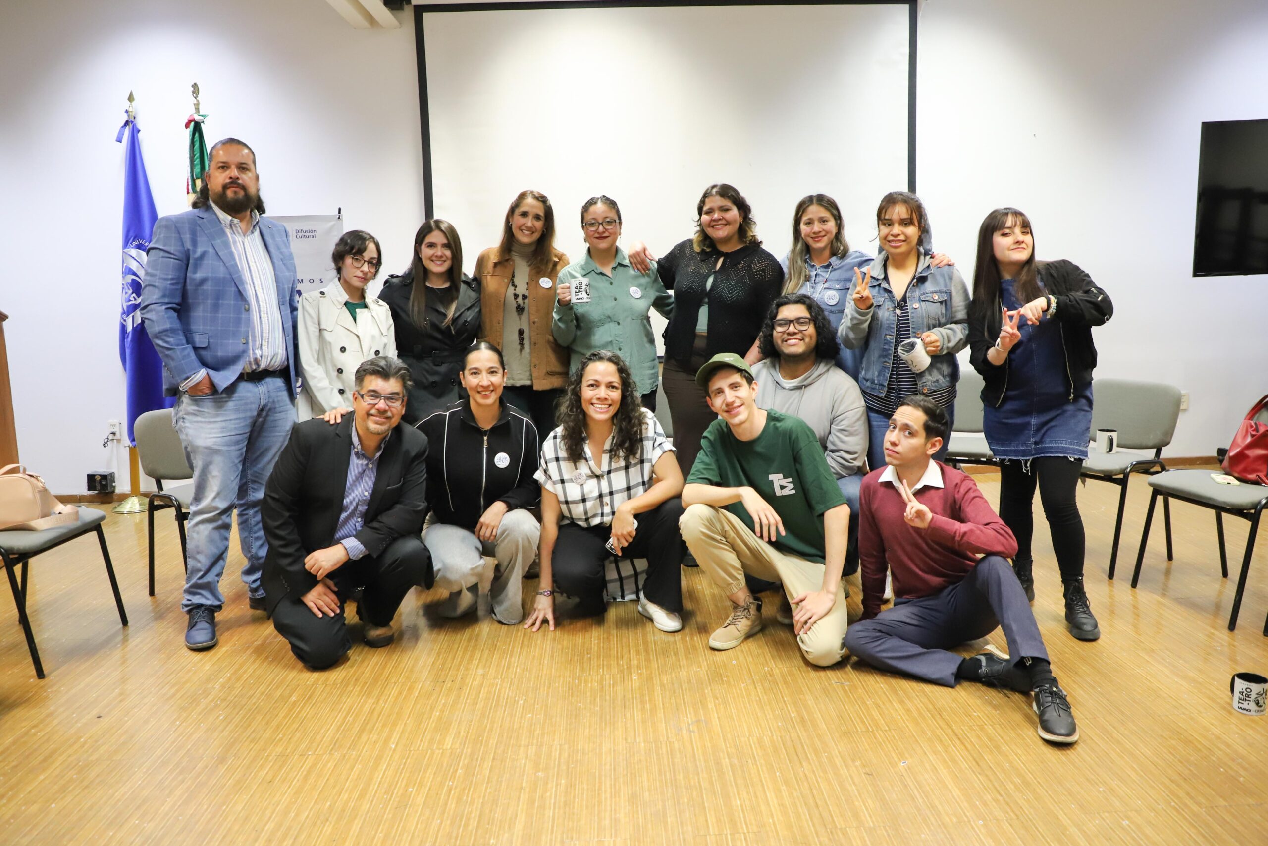 Celebran 25 años de teatro con reencuentro de generaciones en la UVAQ