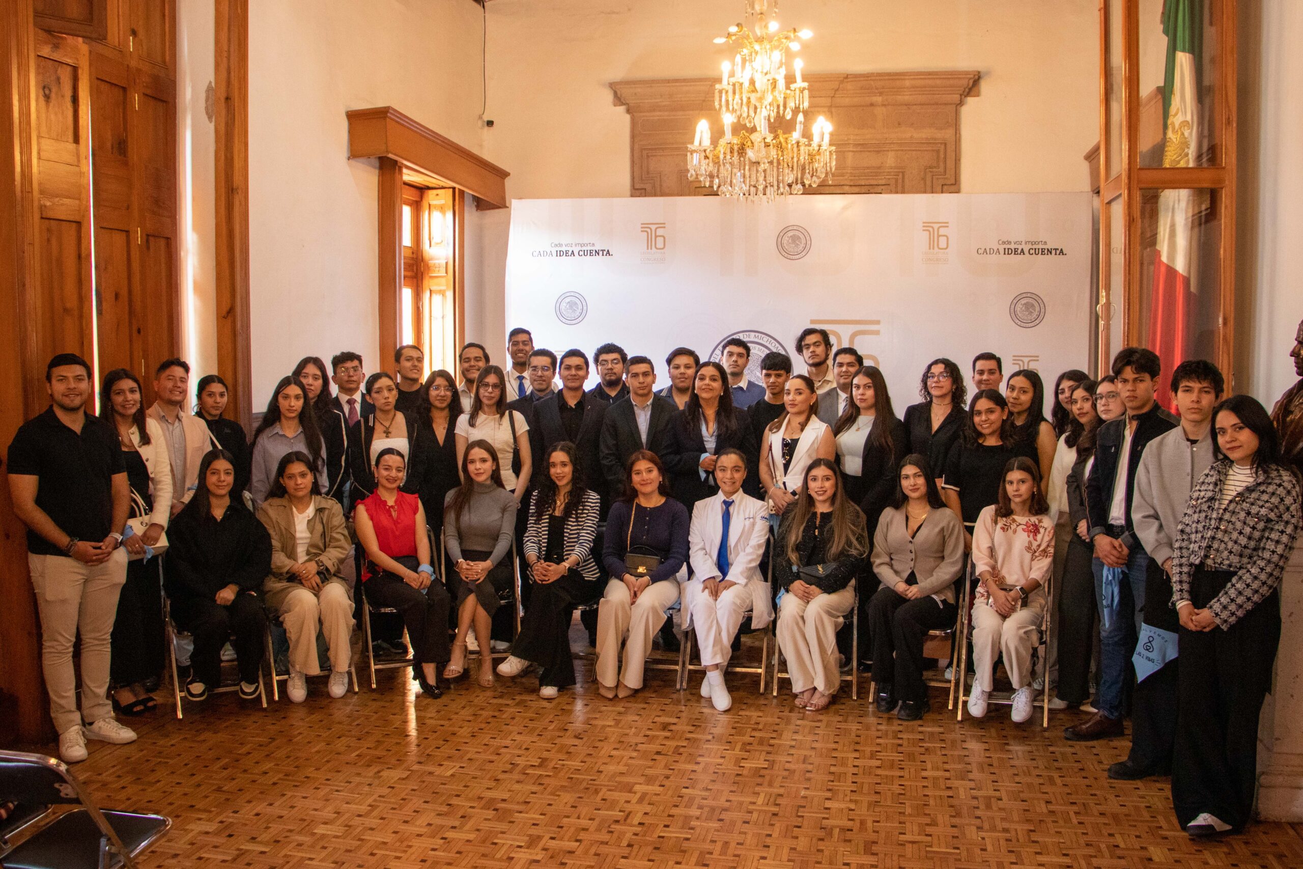Congreso del Estado de Michoacán recibe a estudiantes de la UVAQ para celebrar el Día Estatal de la Vida